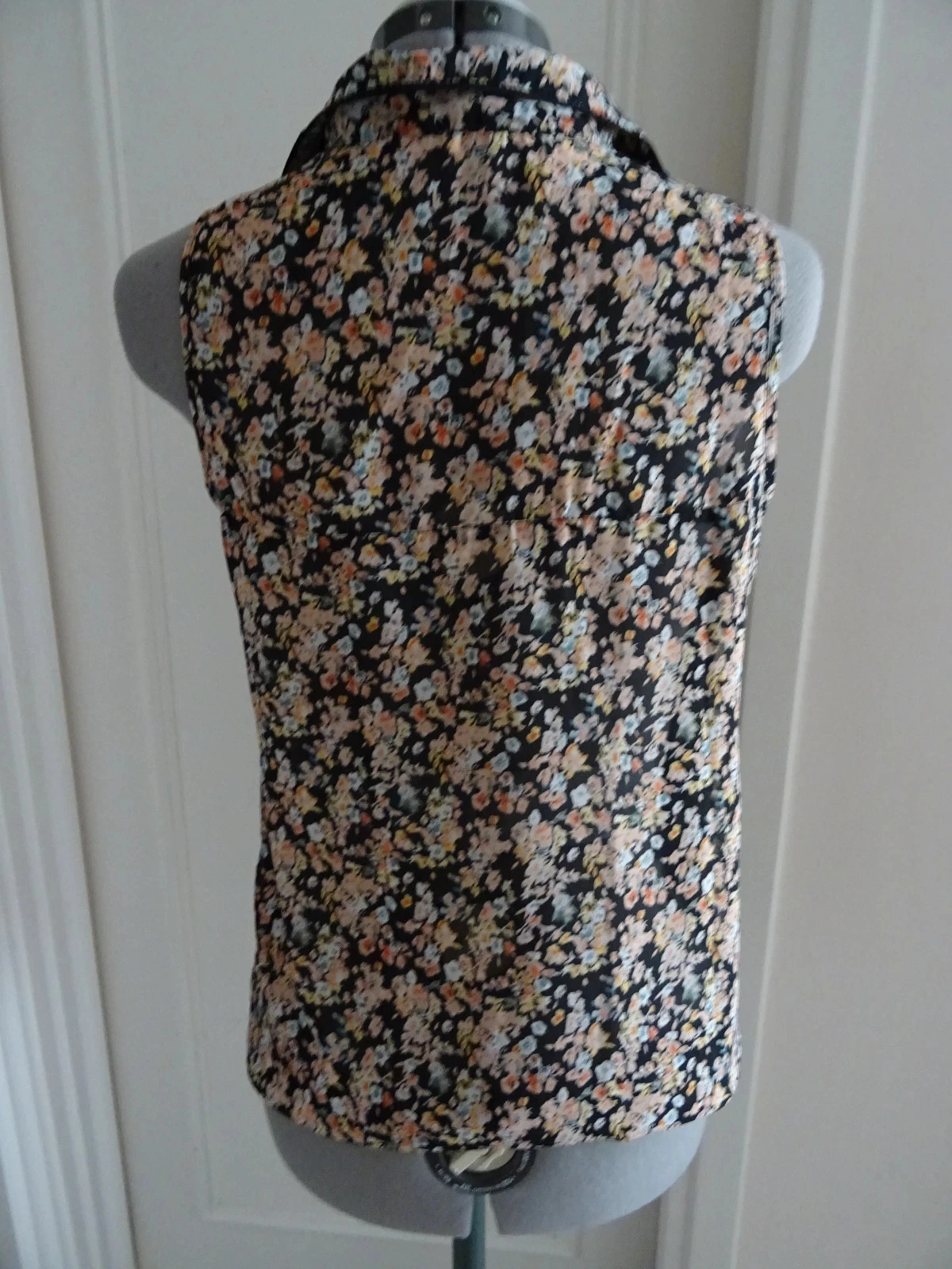 Blusa sem mangas floral preta Pimkie tamanho S – photo 2